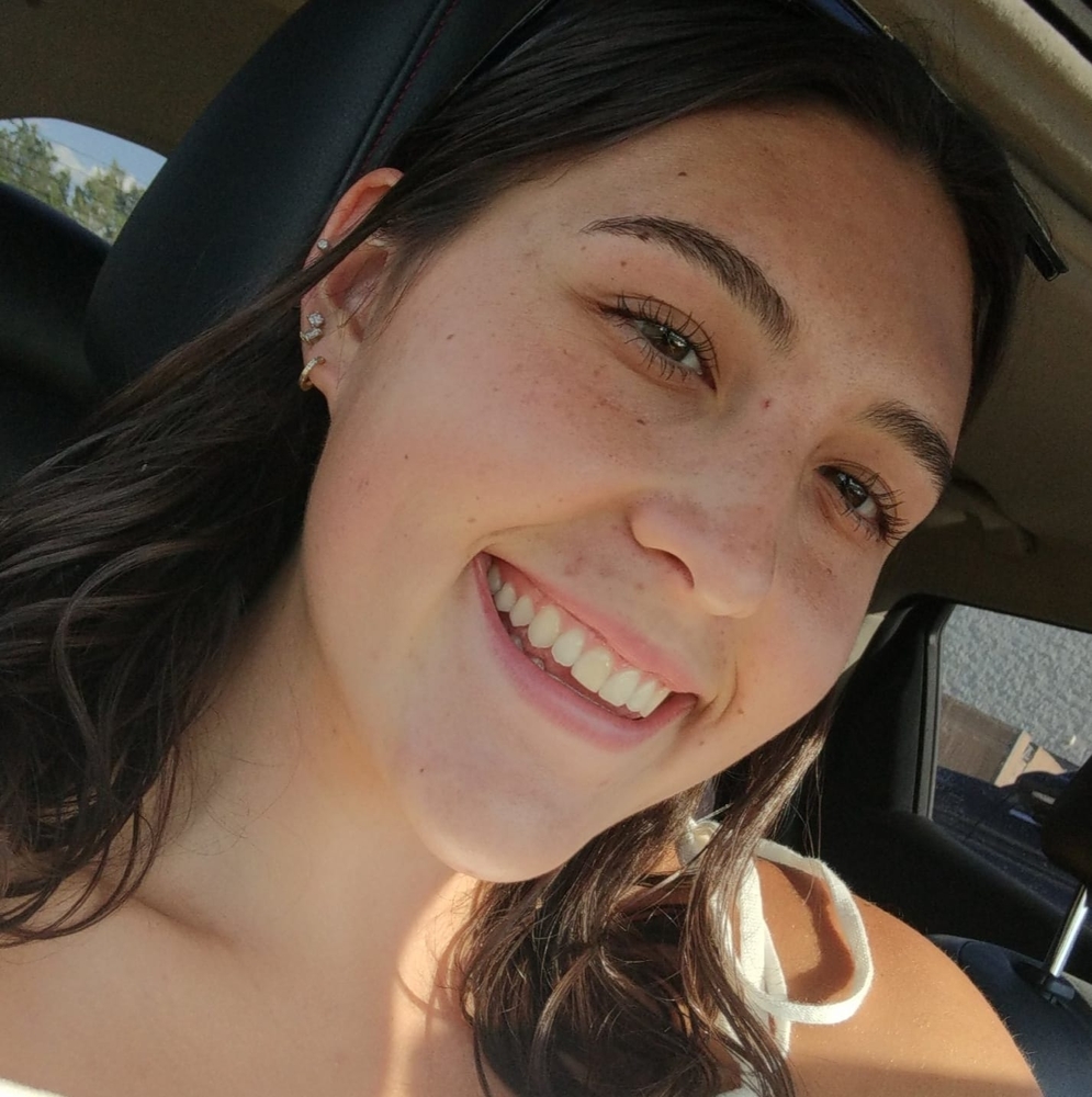Meet your Posher, Alexia